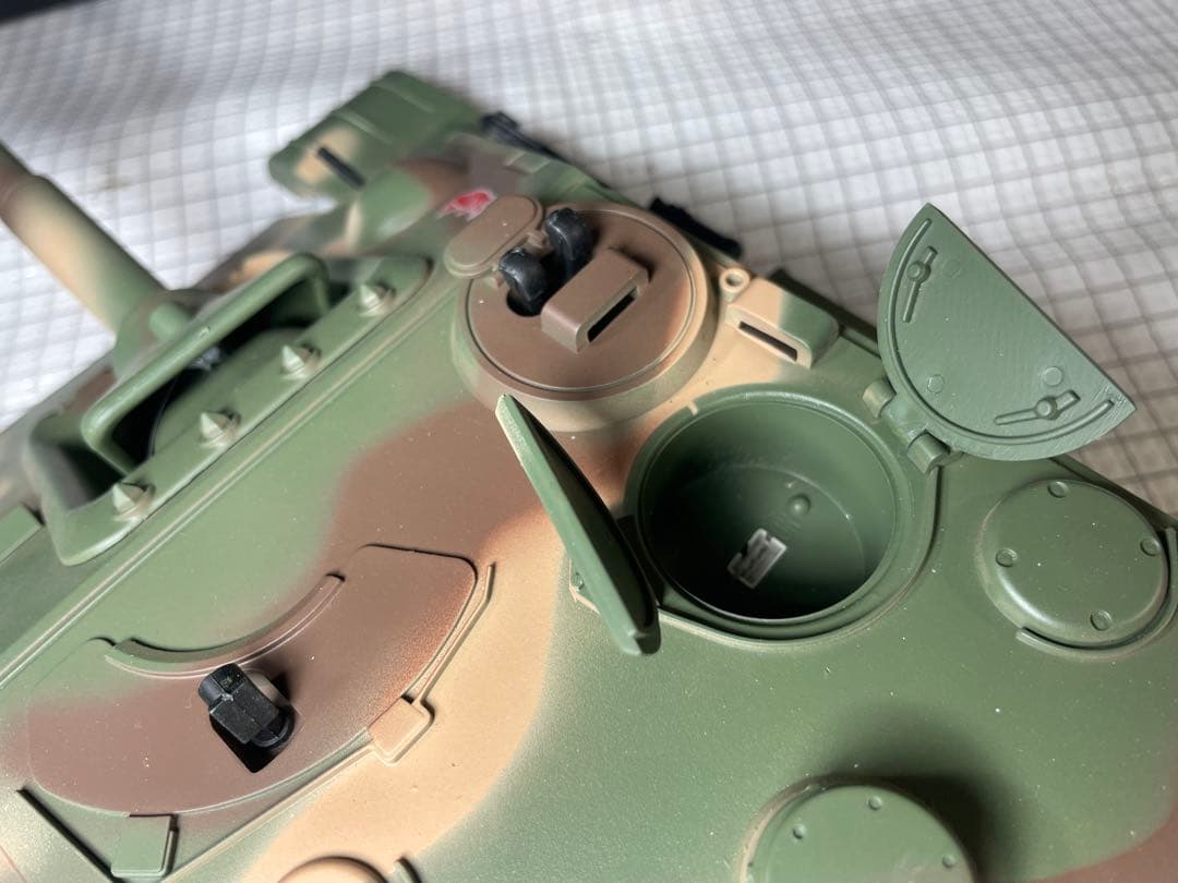 新品同様！Pro 2ヘンロン1/16 【 JAGDPANTHER 】上部&パーツ