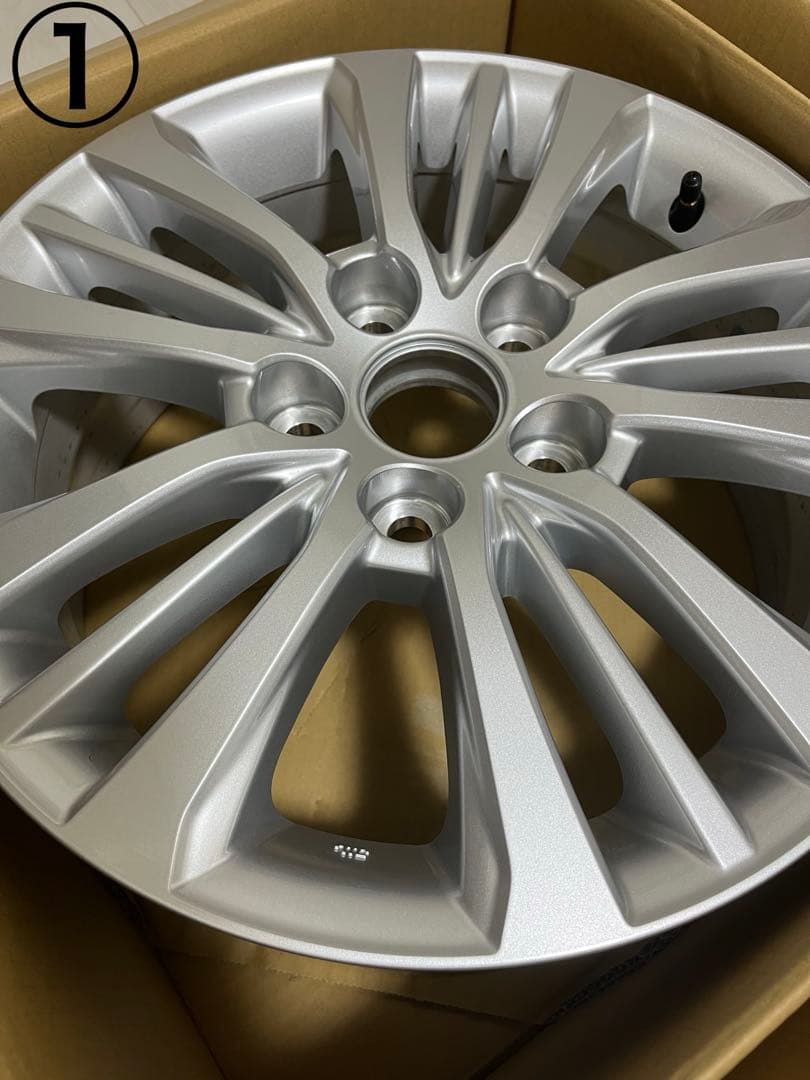 トヨタ　ノア純正16インチ　アルミホイール　センターキャップ　ナット付