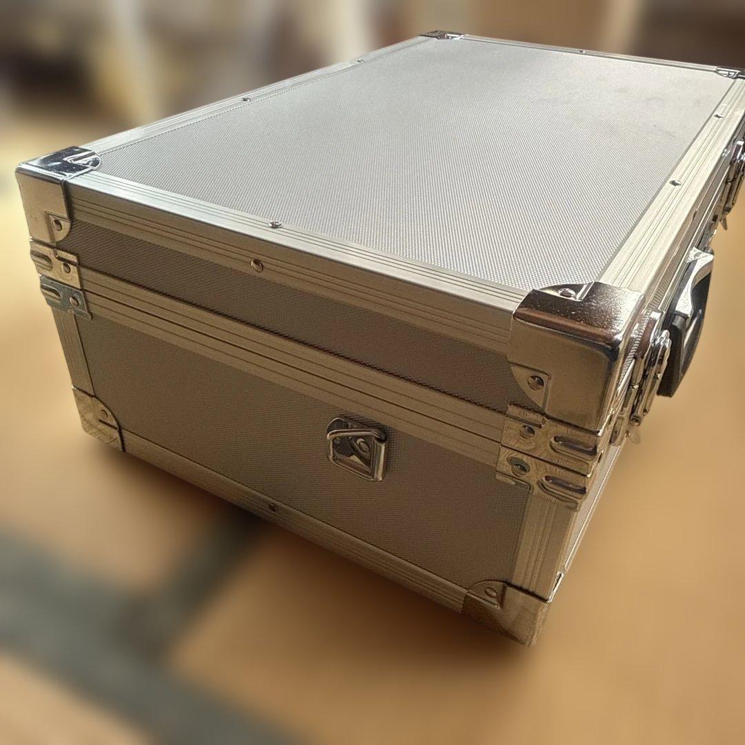 m　アルミニウム製シルバー大型救急箱新品未使用品　サービス品