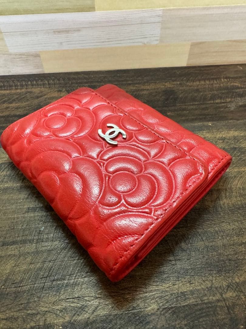 即納　美品　CHANEL シャネル カメリア ココマーク 三つ折り財布 レッド