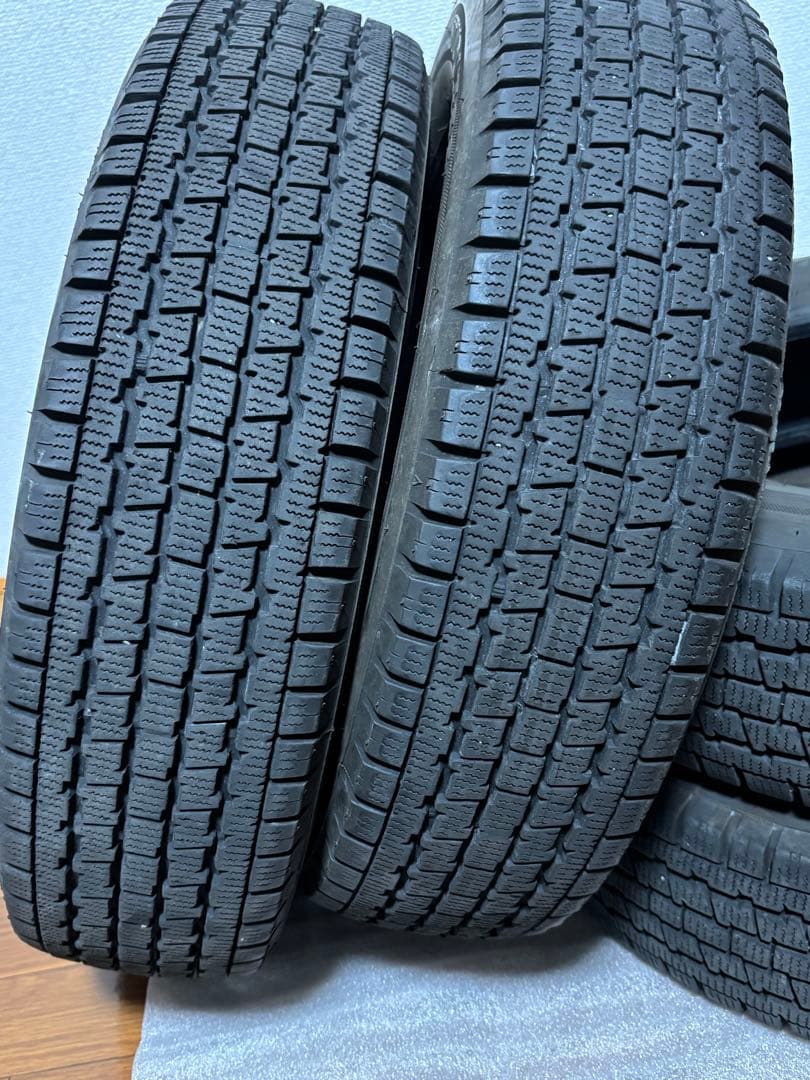 スタッドレスタイヤ145R12 LT