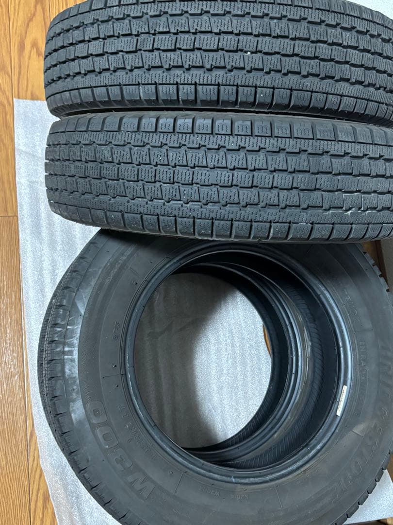 スタッドレスタイヤ145R12 LT