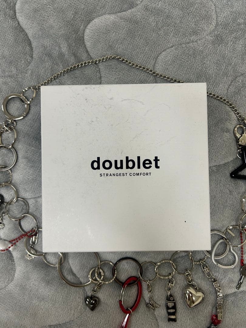 doublet チャームネックレス シルバー/レッド/ブラック