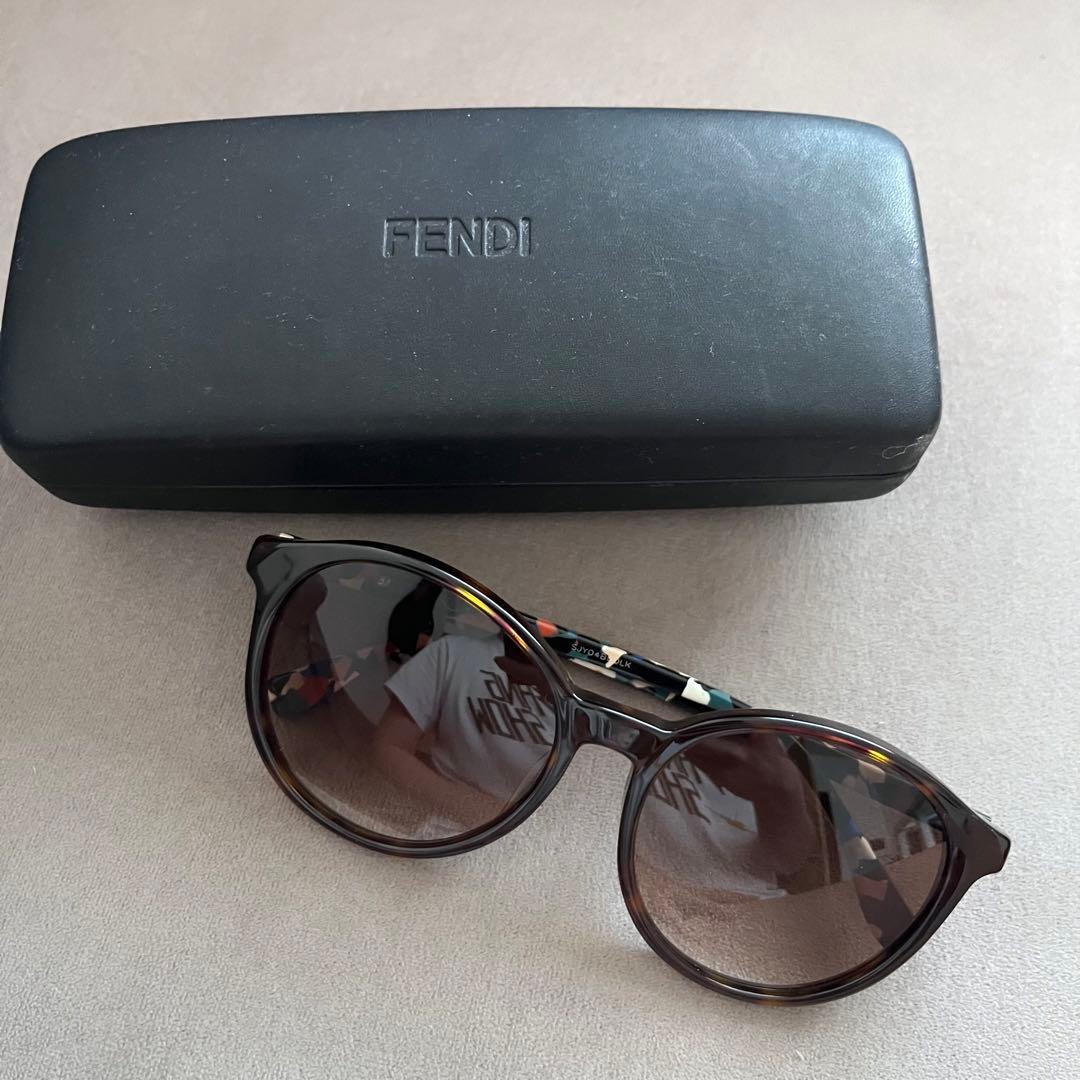 【美品・正規店購入】FENDI フェンディ　サングラス　レディース