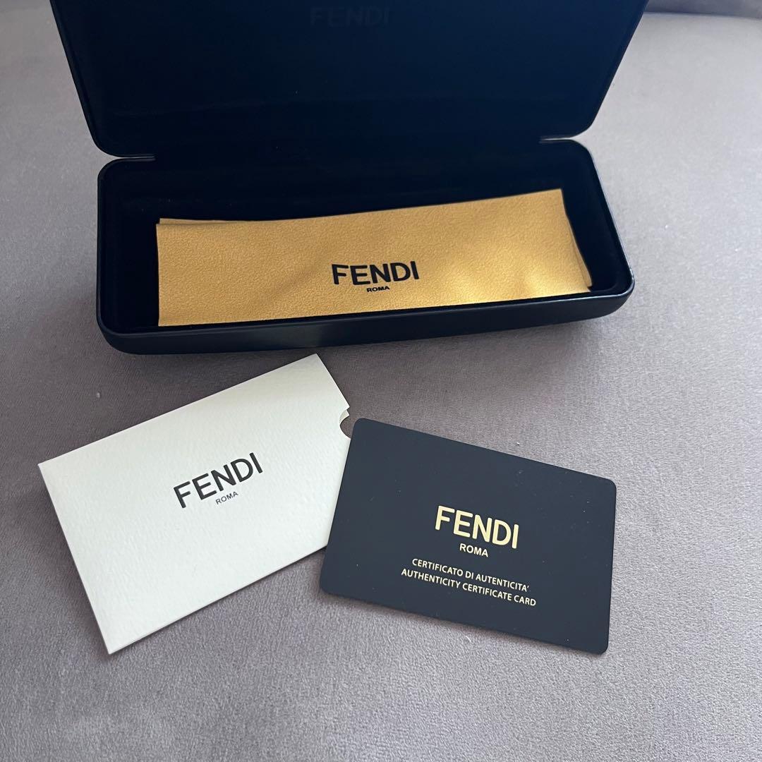 【美品・正規店購入】FENDI フェンディ　サングラス　レディース