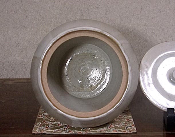 清山窯　金子 清 作　藁灰釉　水指　無傷　共箱　保証。