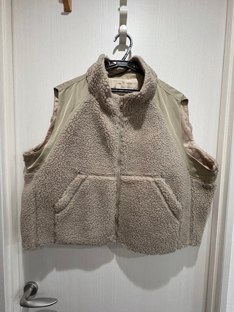 SUM1 STYLE スミスタイル　ボアベスト付き馬刺しゅうコート