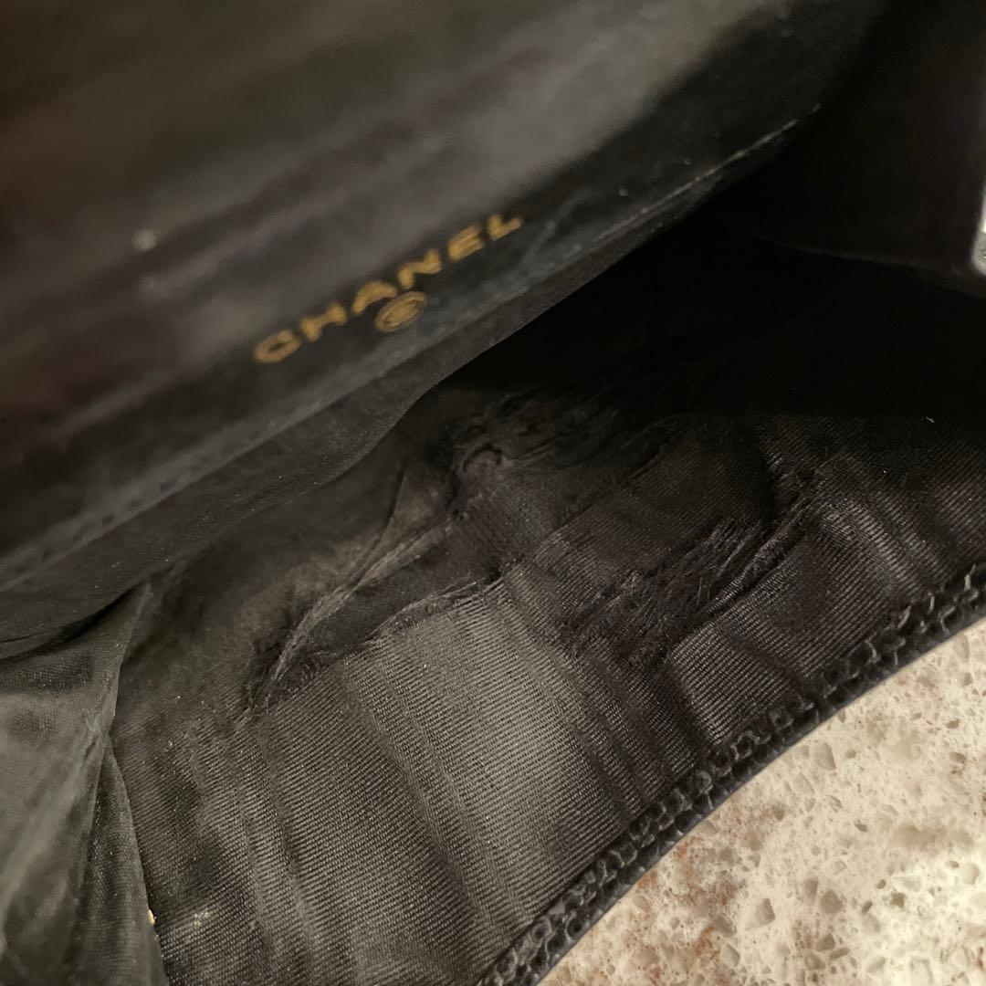 【2月20日までセール中！】CHANEL ブラック 二つ折り財布　キャビアスキン