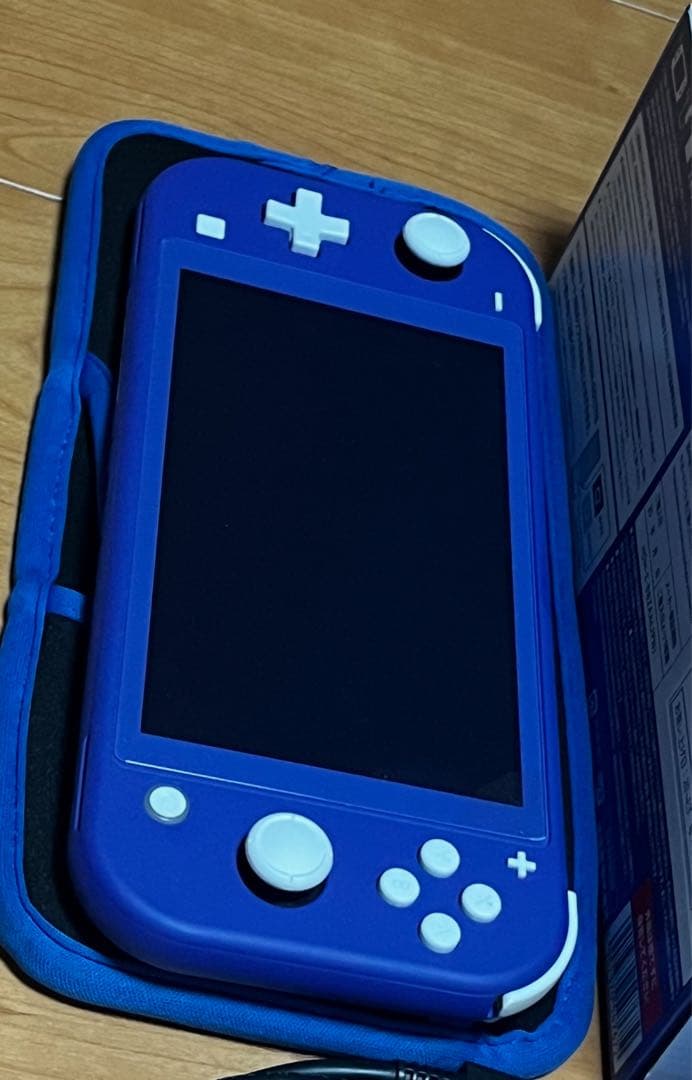 Nintendo Switch Lite 青(ブルー) 本体　箱付　美品　ポーチ
