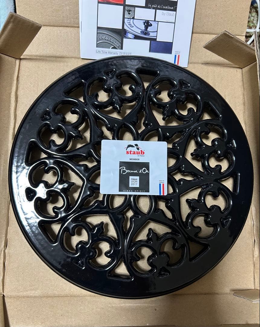 ストウブ　リリートリベット 23 cm　グロッシーブラック 　STAUB