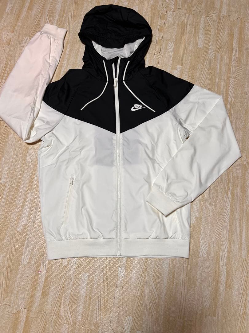 【新品】ナイキ スポーツウェア ウィンドランナー　メンズジャケット　Mサイズ