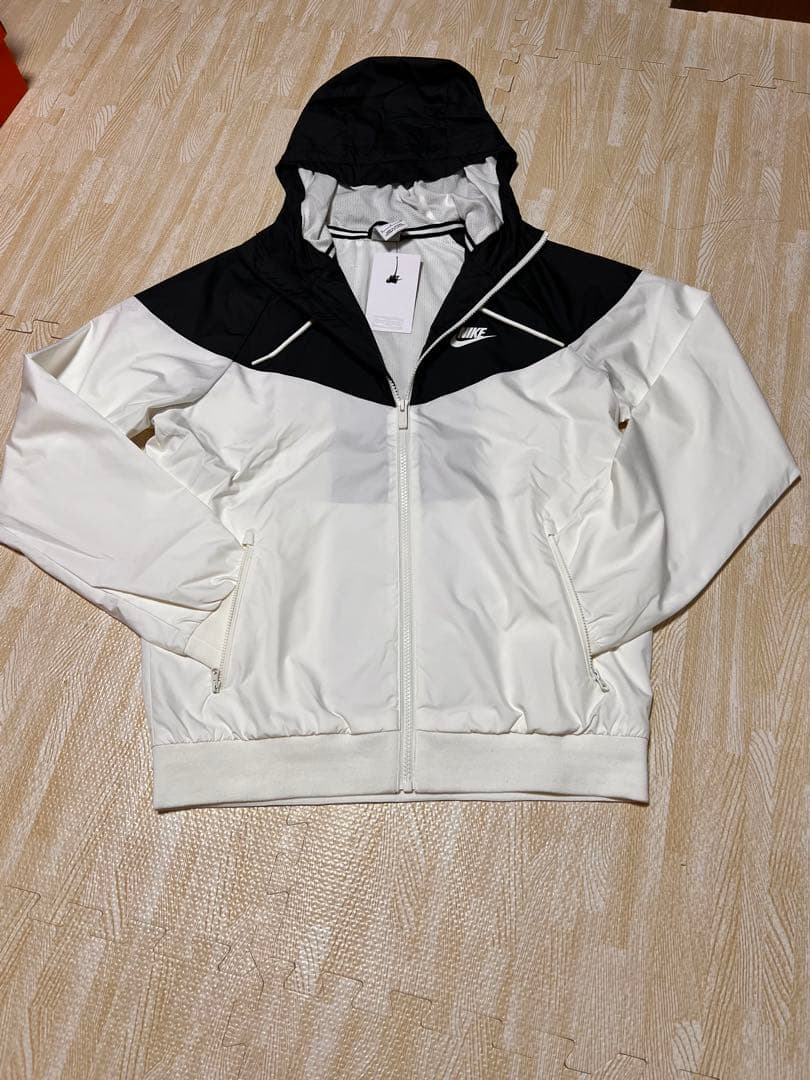 【新品】ナイキ スポーツウェア ウィンドランナー　メンズジャケット　Mサイズ