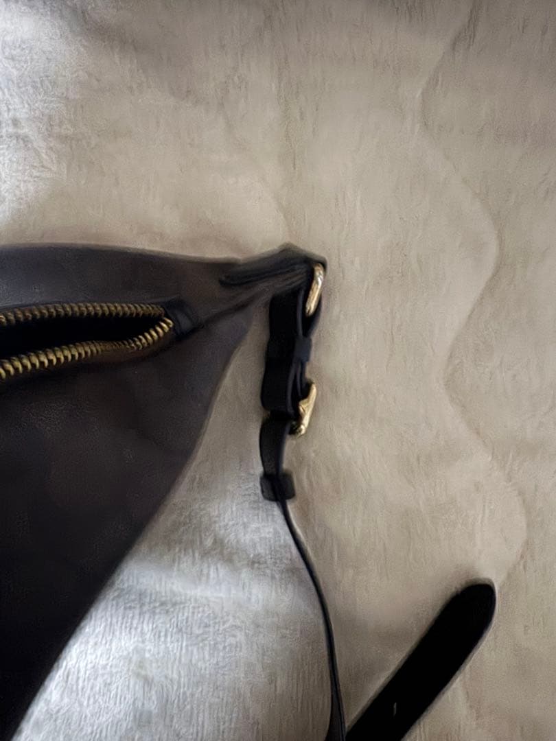 COACH グレー ボディバッグ ファスナー付き