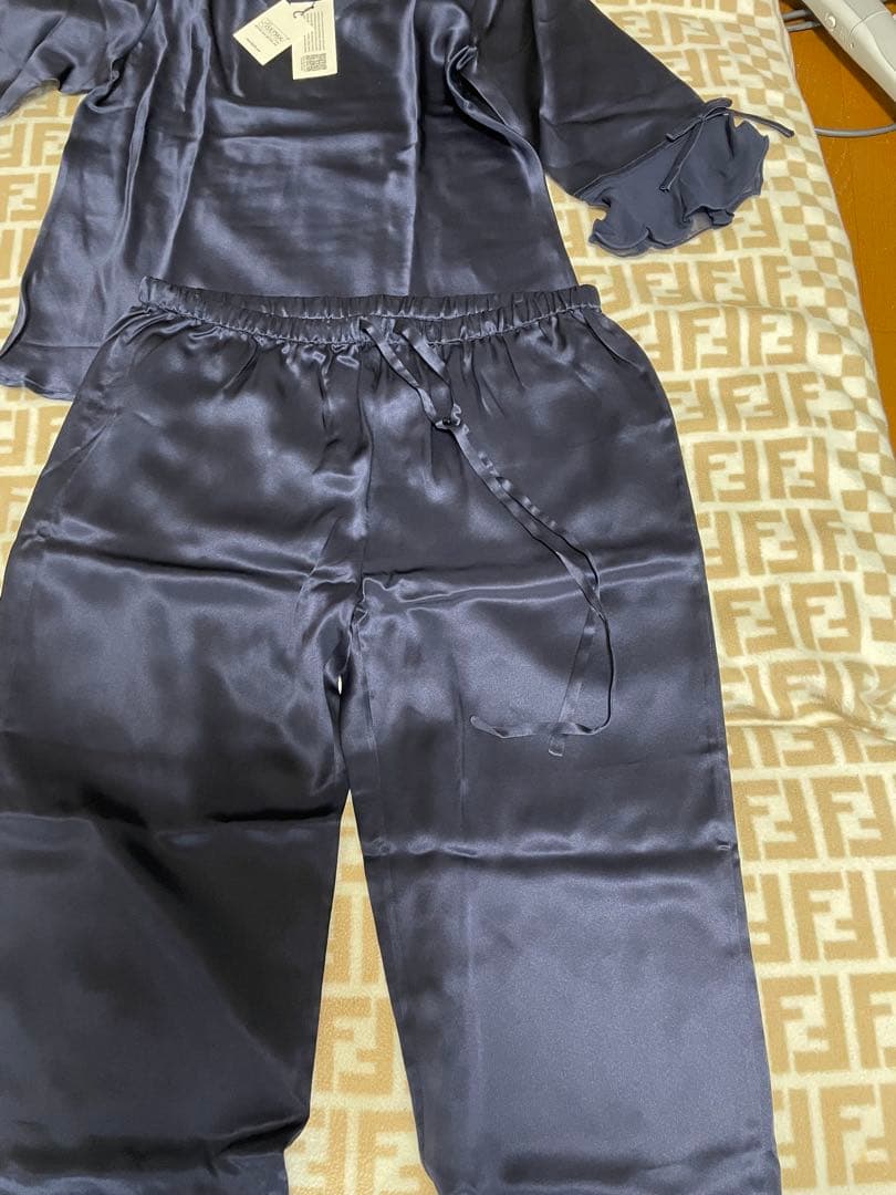 LILYSILK リリーシルク　レディースシルク パジャマM 未使用　タグ付き