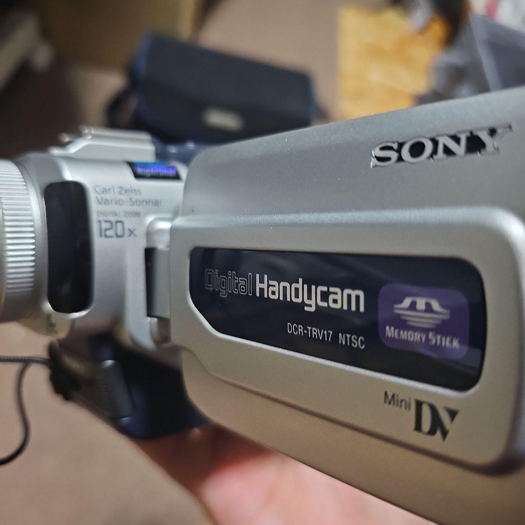 ソニー　ビデオカメラ　Digital Handycam DCR-TRV17