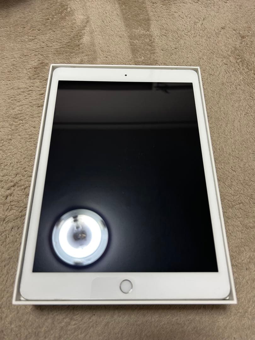 iPad 第7世代 Wi-Fi+Cellularモデル 32GB シルバー 美品