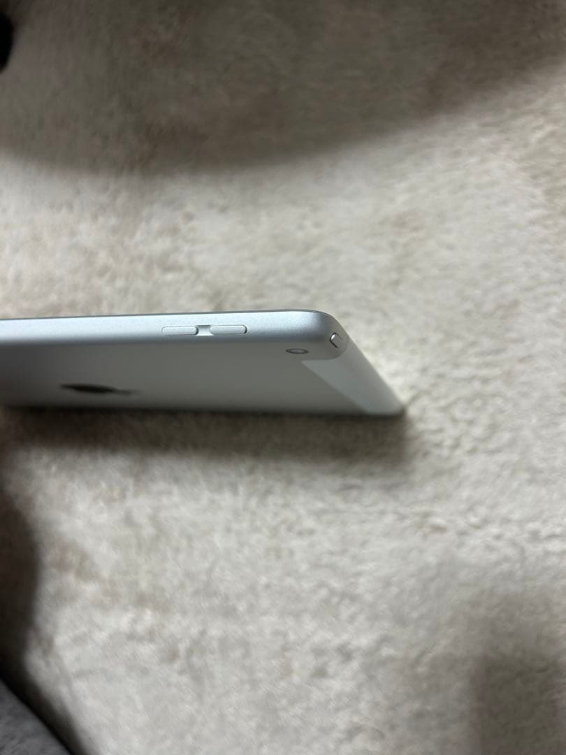 iPad 第7世代 Wi-Fi+Cellularモデル 32GB シルバー 美品