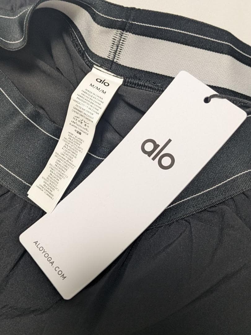 Alo yoga match poInt short 黒 Mサイズ