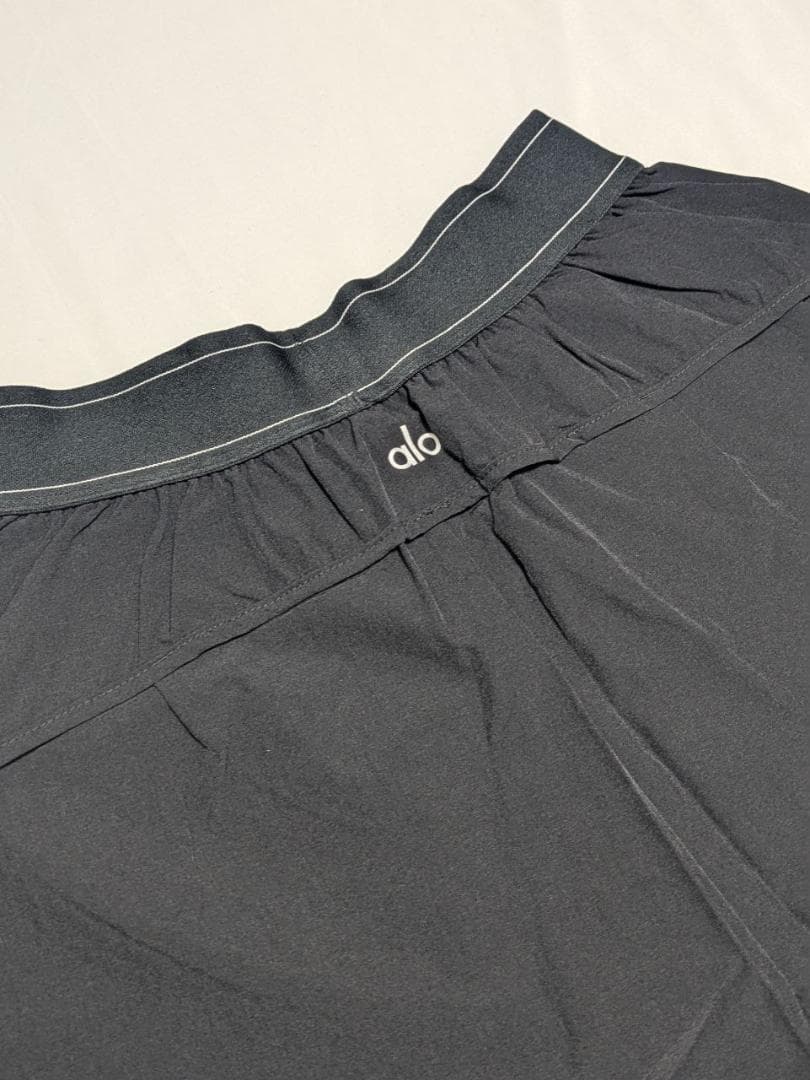 Alo yoga match poInt short 黒 Mサイズ