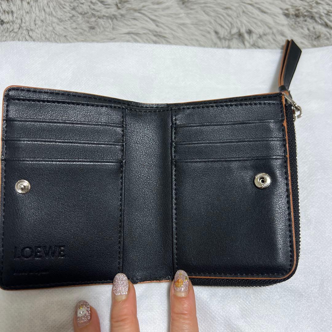 ロエベ　2つ折り財布 横12 縦9 ＊お札入れの内側に少し汚れがあります。