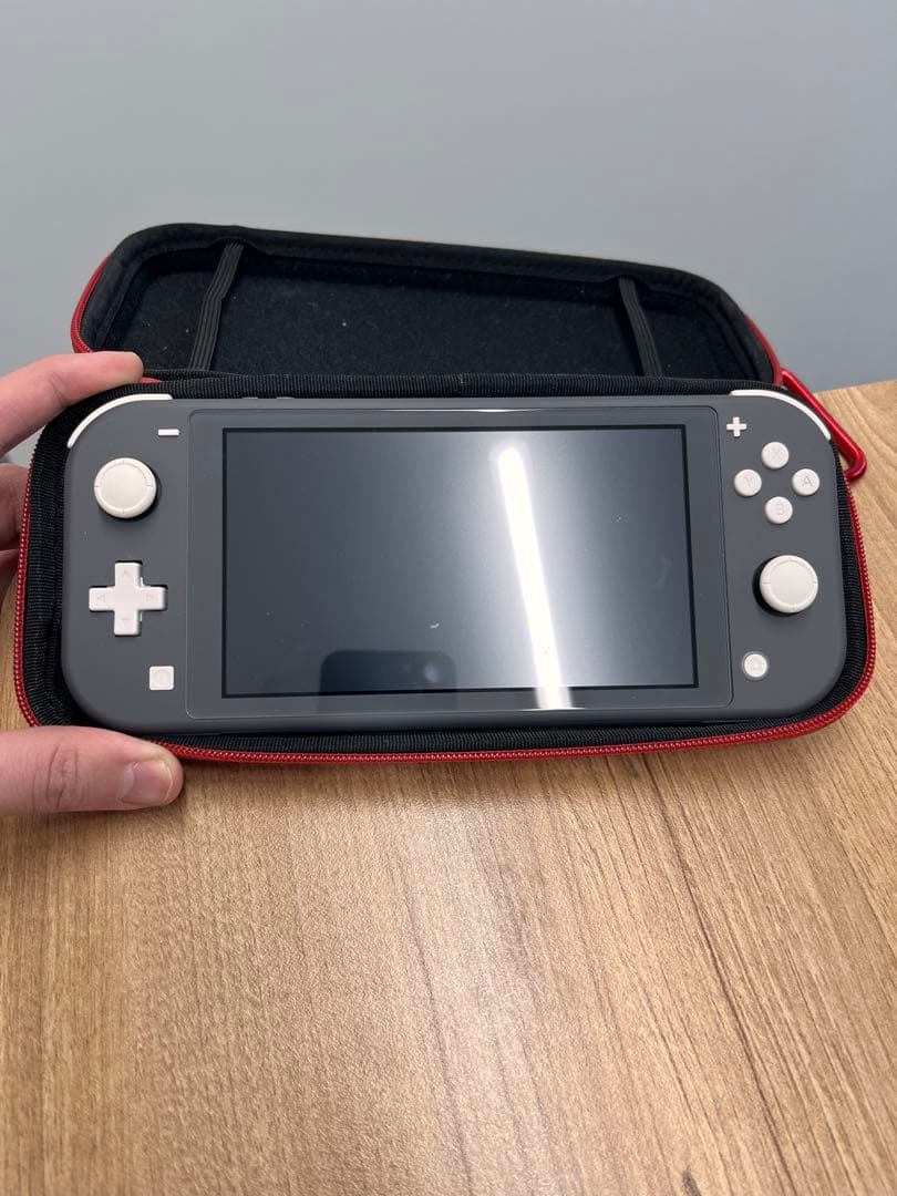 美品！ Nintendo Switch Lite ポケモンカセット ケース付き