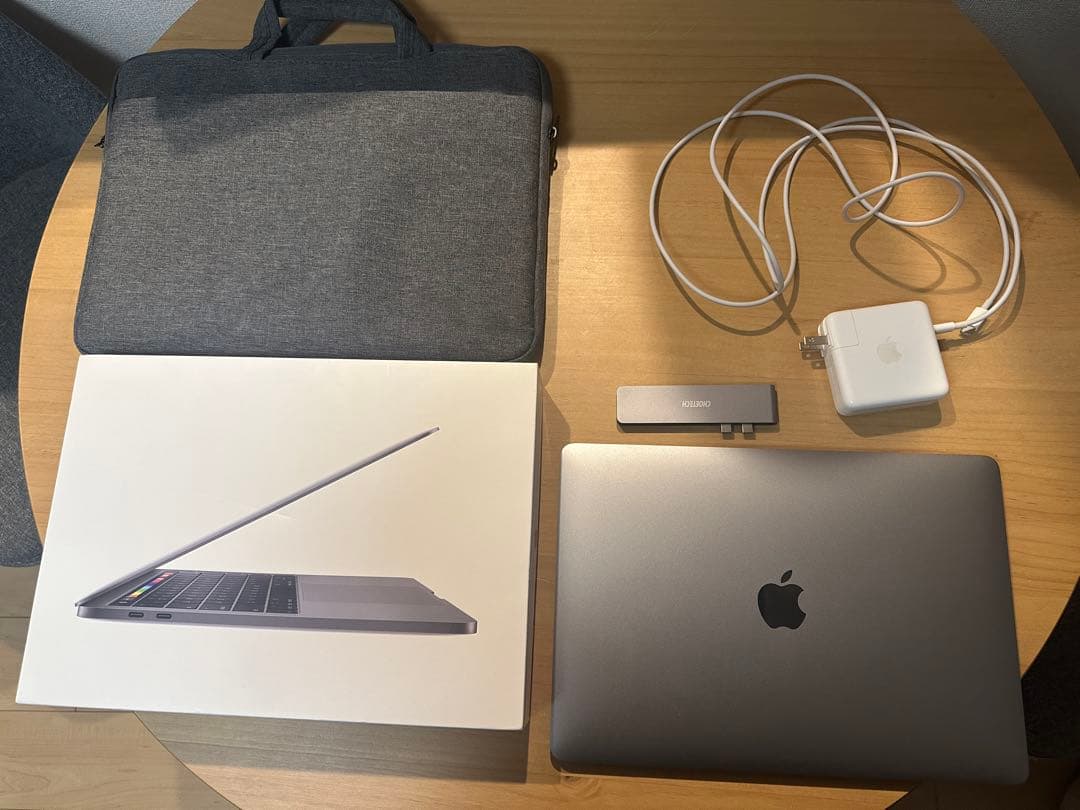 【美品】MacBook Pro 13.3 256GB スペースグレー 2019