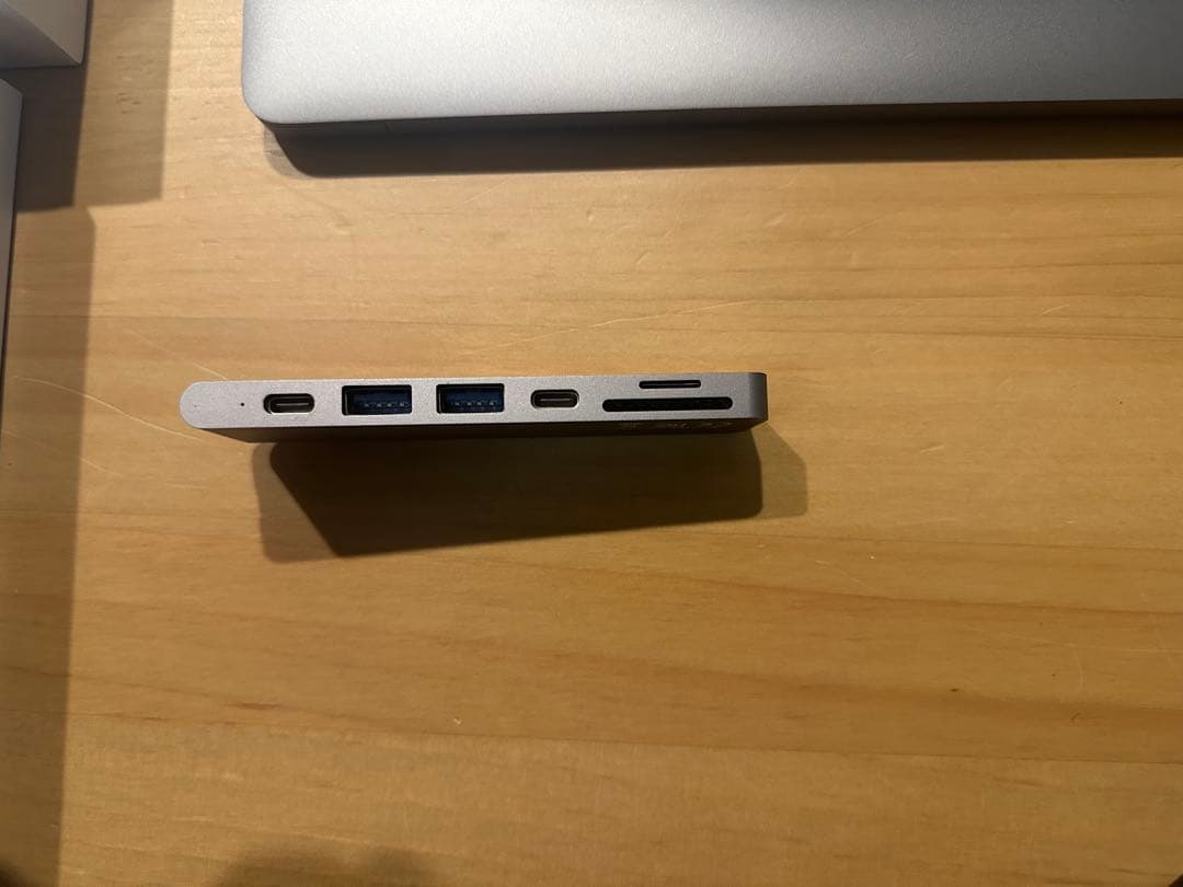 【美品】MacBook Pro 13.3 256GB スペースグレー 2019