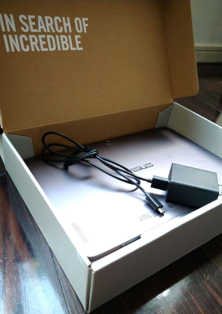 ASUS 2-in-1 ノートPC TransBook T100H