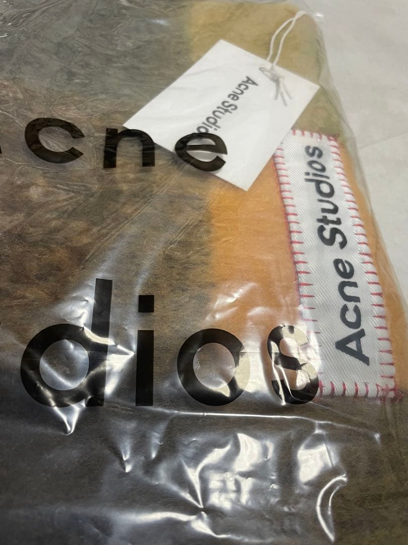 新品タグ付きAcne Studios モヘアチェックスカーフ　マフラー即購入OK