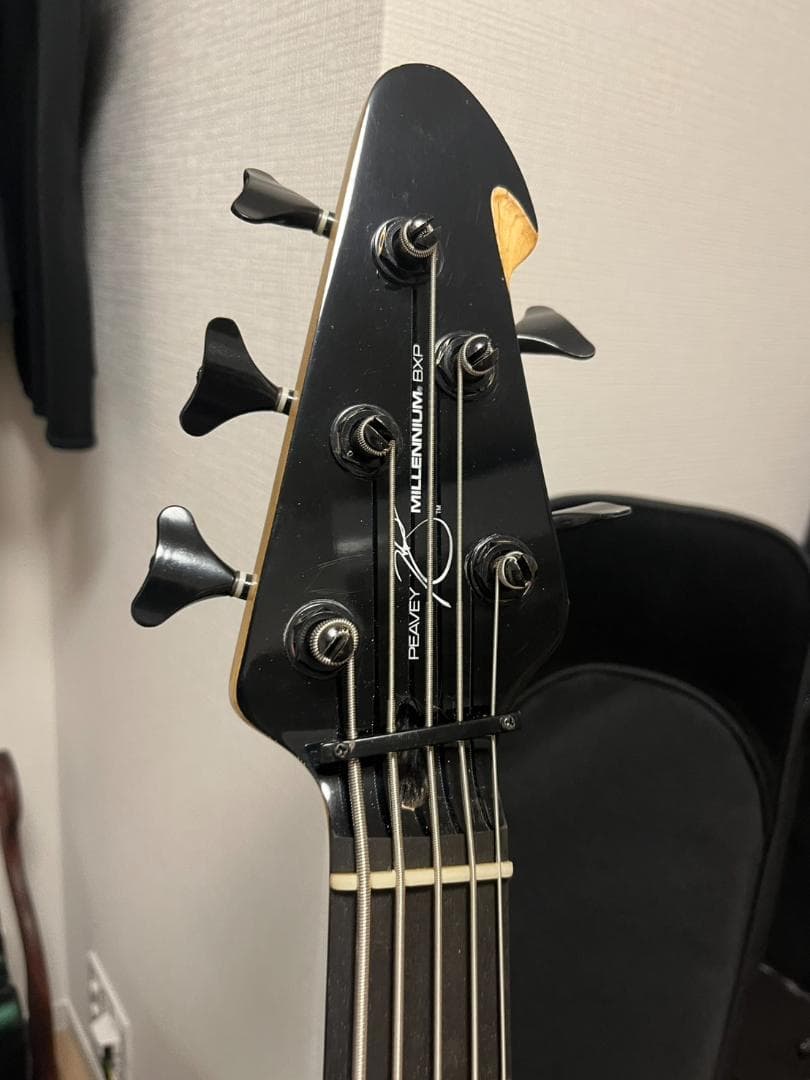Peavey Millennium BXP5 5弦ベース（ブルーキルトトップ）