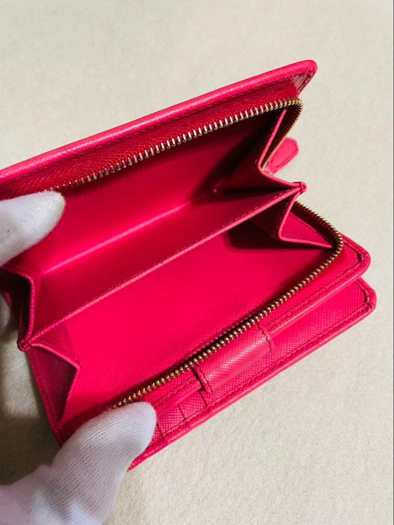 良品♡PRADA二つ折り財布