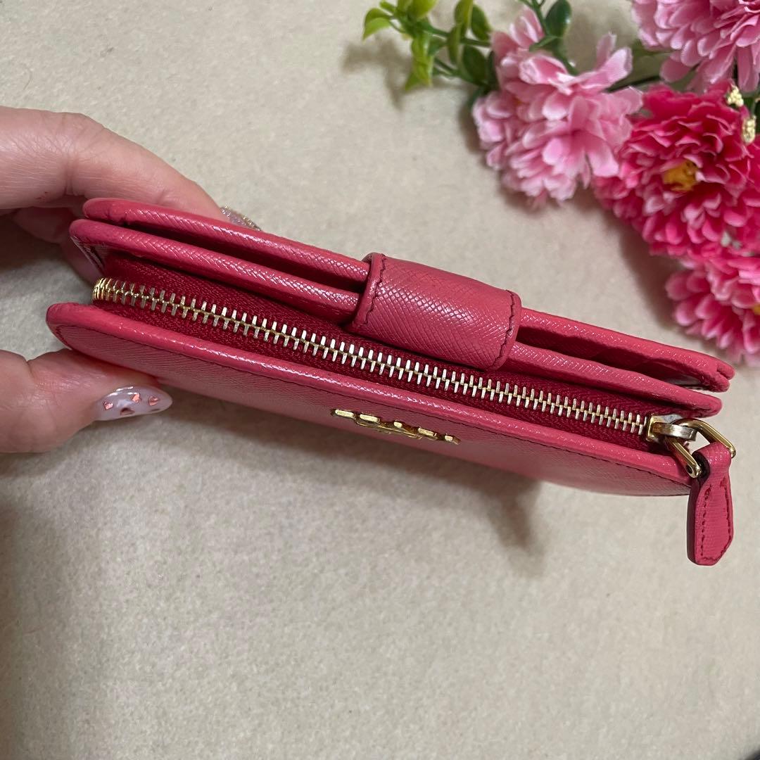良品♡PRADA二つ折り財布