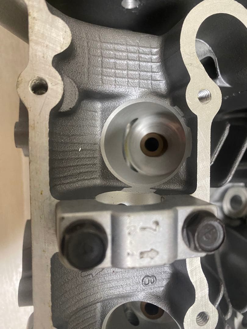 ゼファー750純正シリンダーヘッド新品未使用