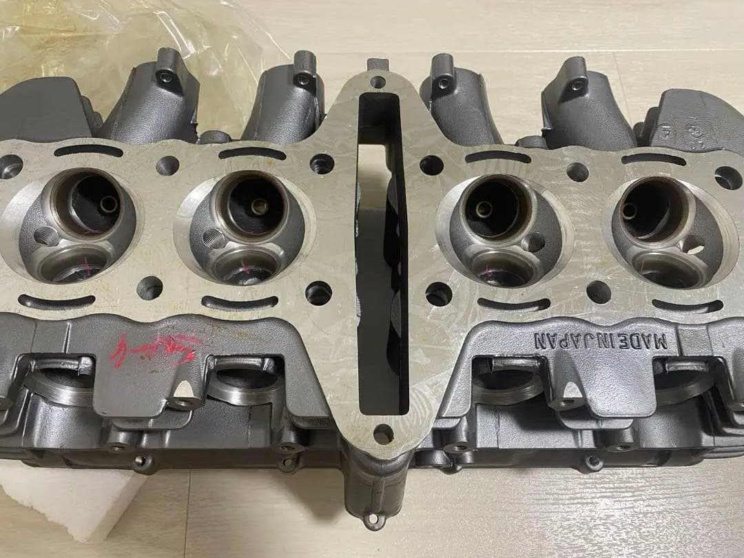 ゼファー750純正シリンダーヘッド新品未使用
