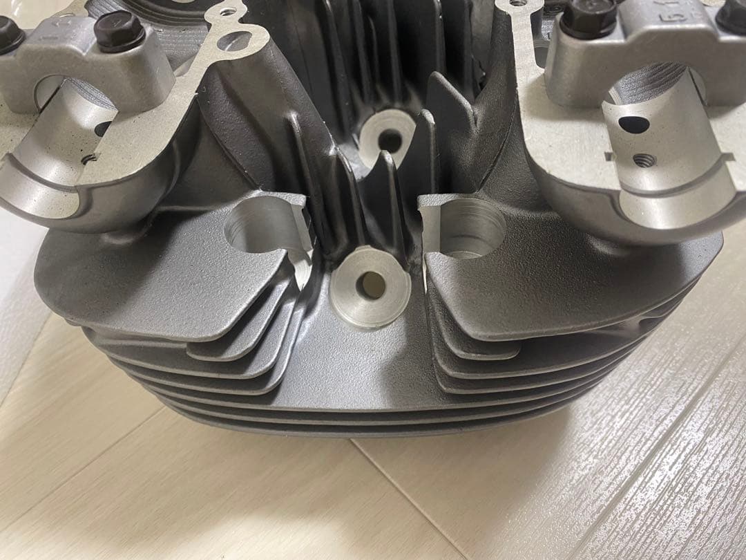 ゼファー750純正シリンダーヘッド新品未使用