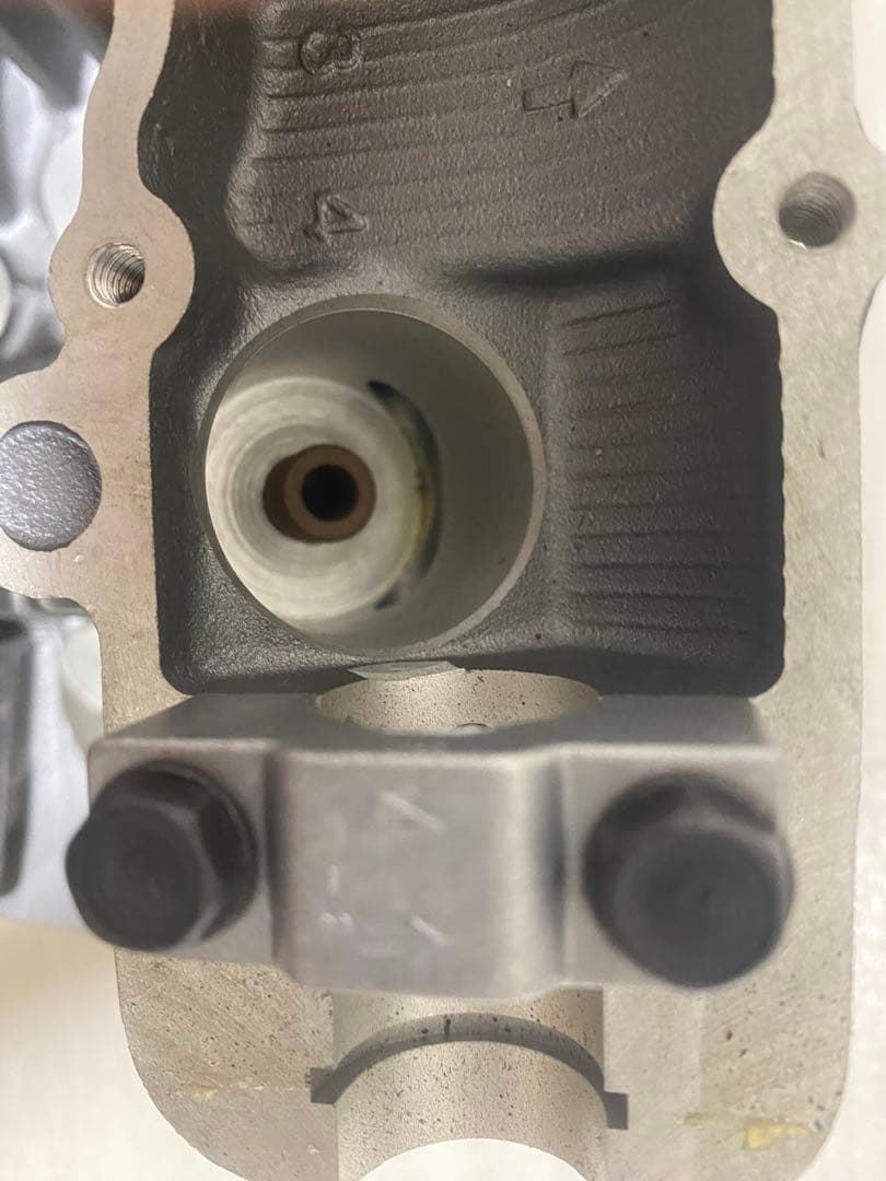 ゼファー750純正シリンダーヘッド新品未使用