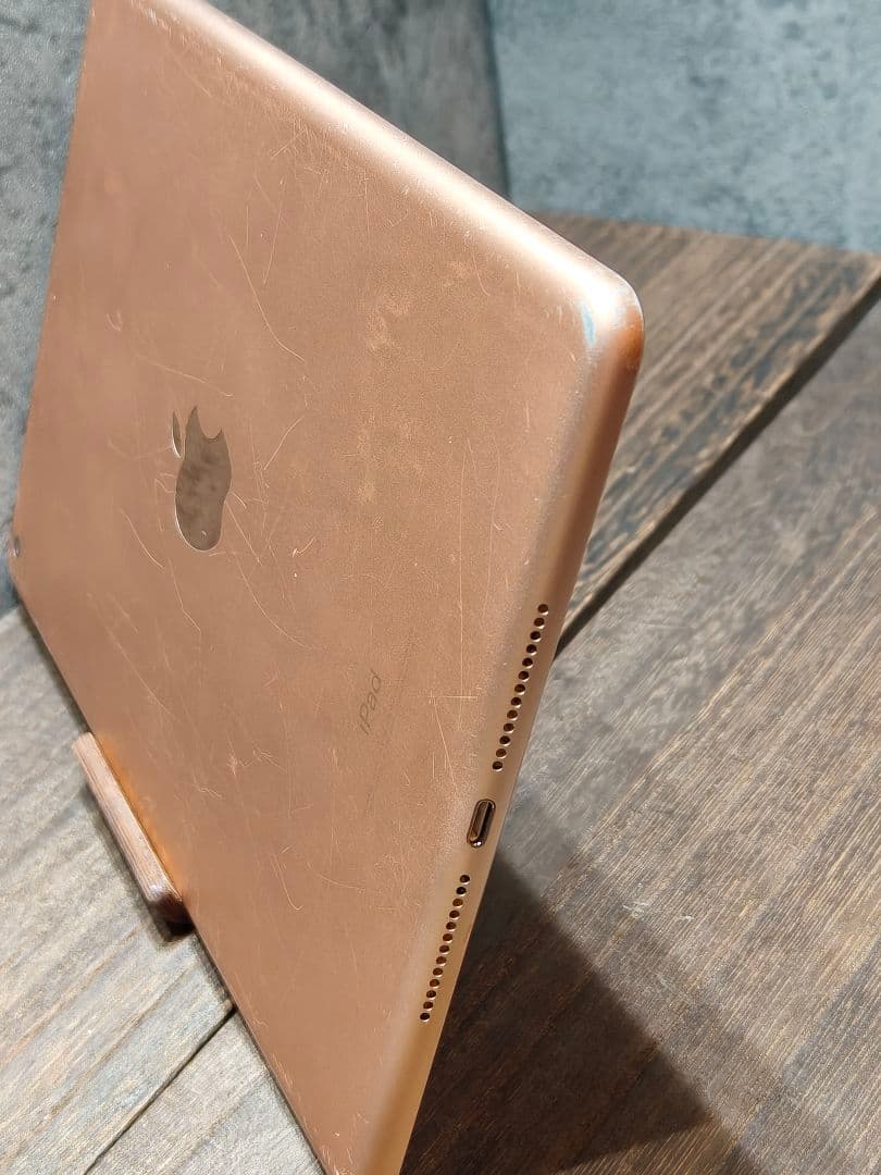 iPad 第6世代　 32GB タブレット 3579