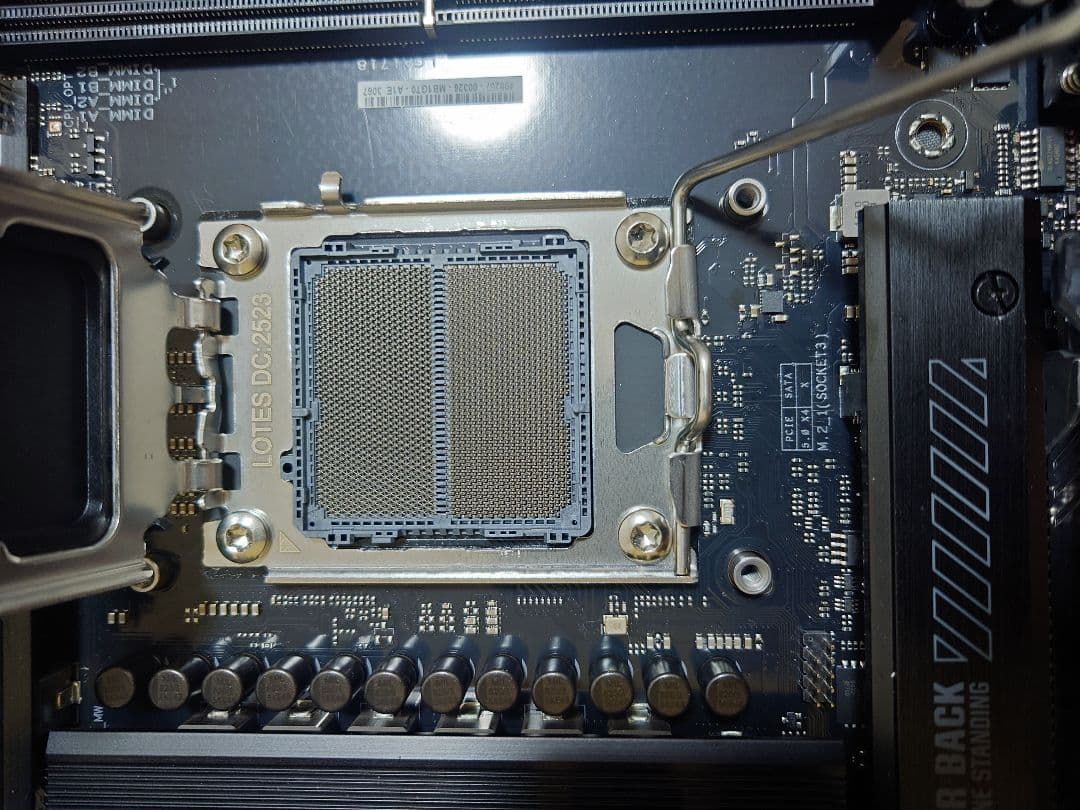 ASUS TUF GAMING B650-E WIFI マザーボード
