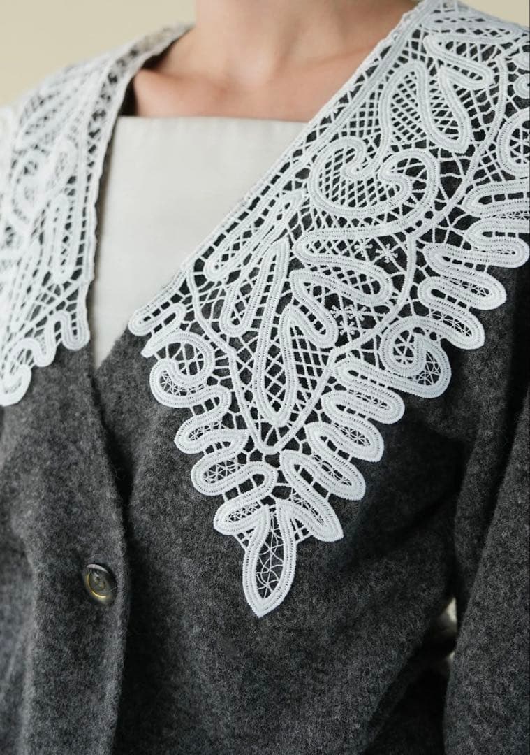 Acka. lace collar knit cardigan グレー