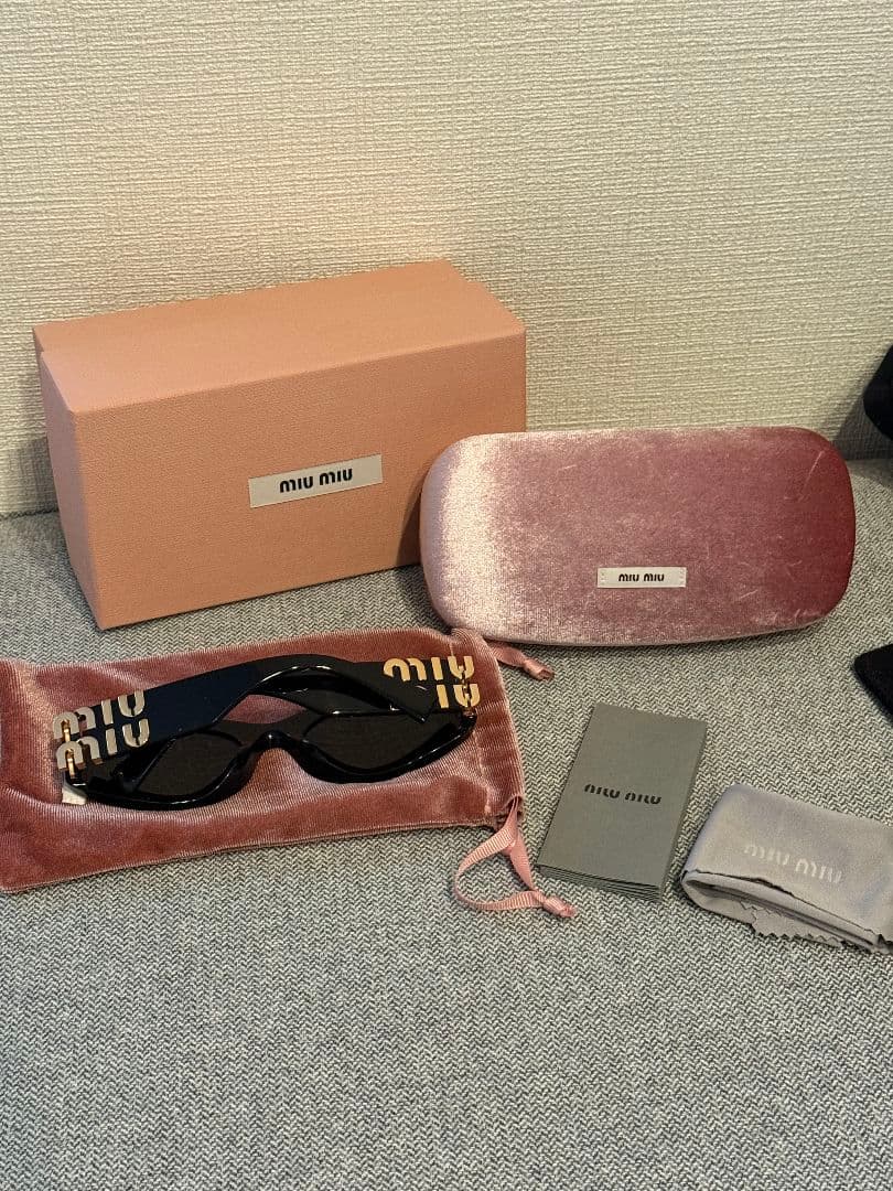MIU MIU ミュウミュウ グリンプス サングラス SMU 11W