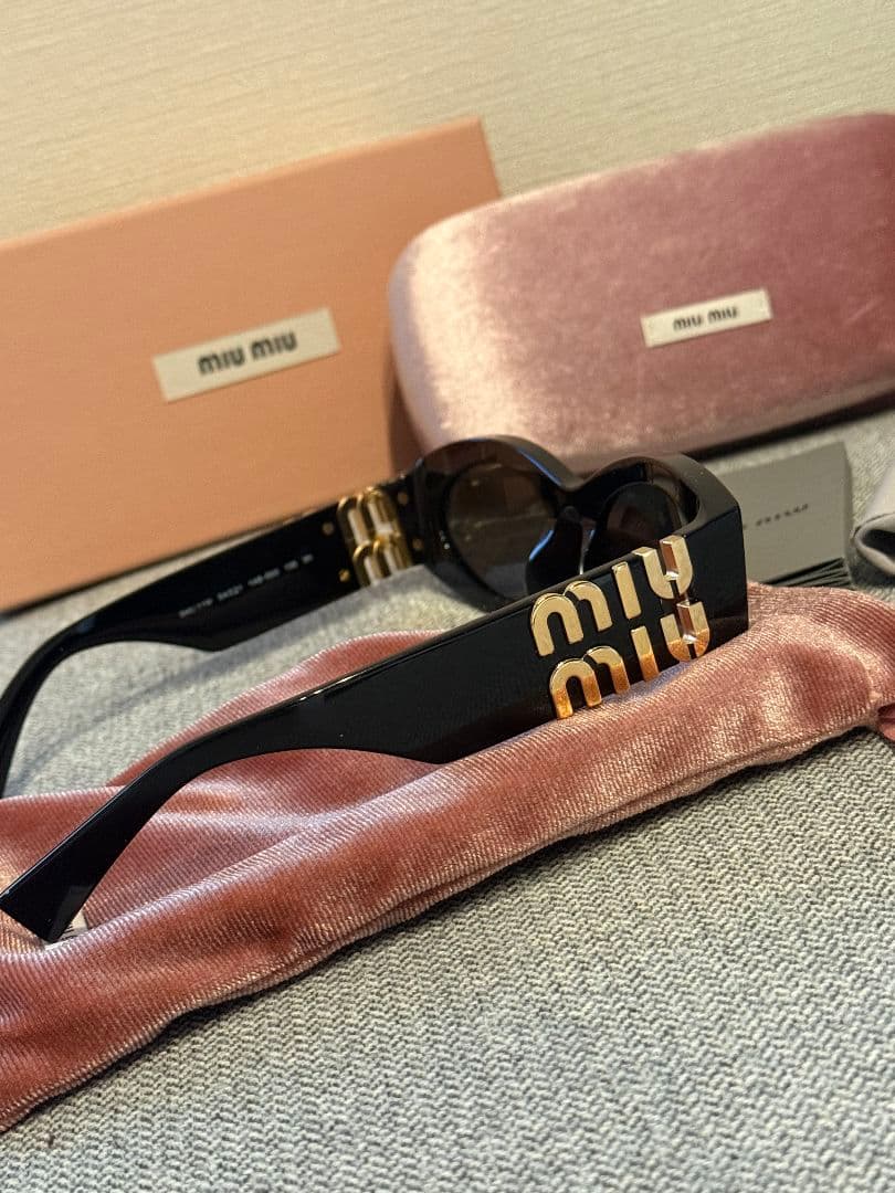MIU MIU ミュウミュウ グリンプス サングラス SMU 11W