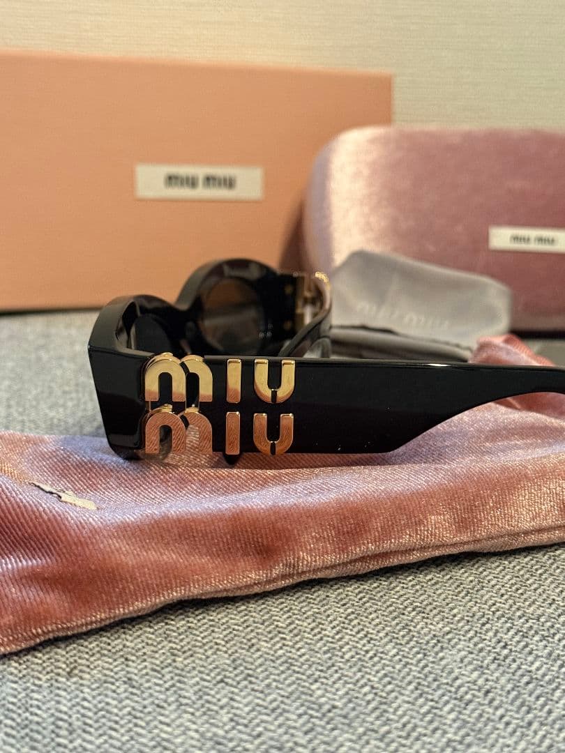 MIU MIU ミュウミュウ グリンプス サングラス SMU 11W