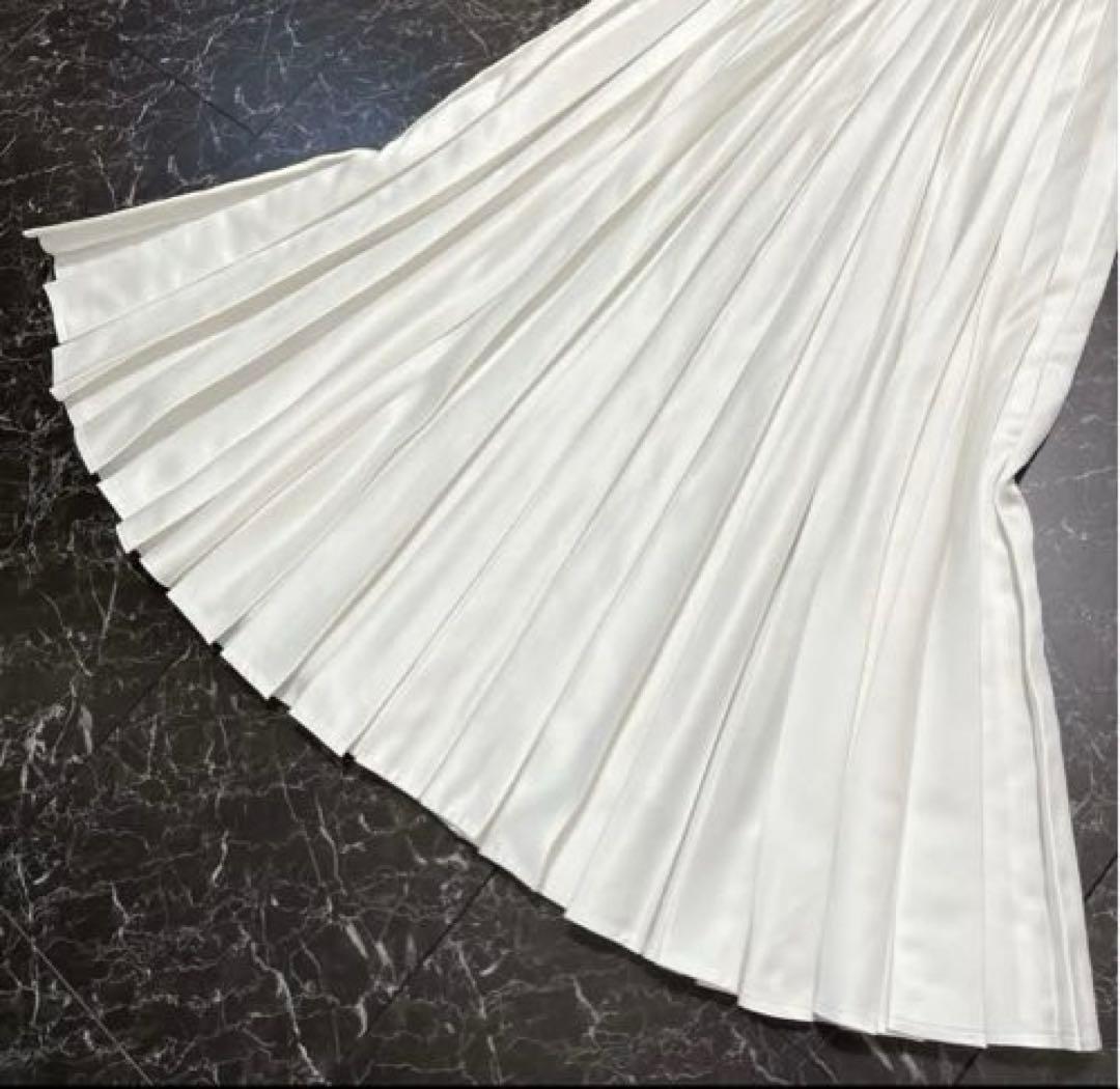 ツルバイマリコオイカワ 光沢 プリーツ　ロングスカート サテン ホワイト　S