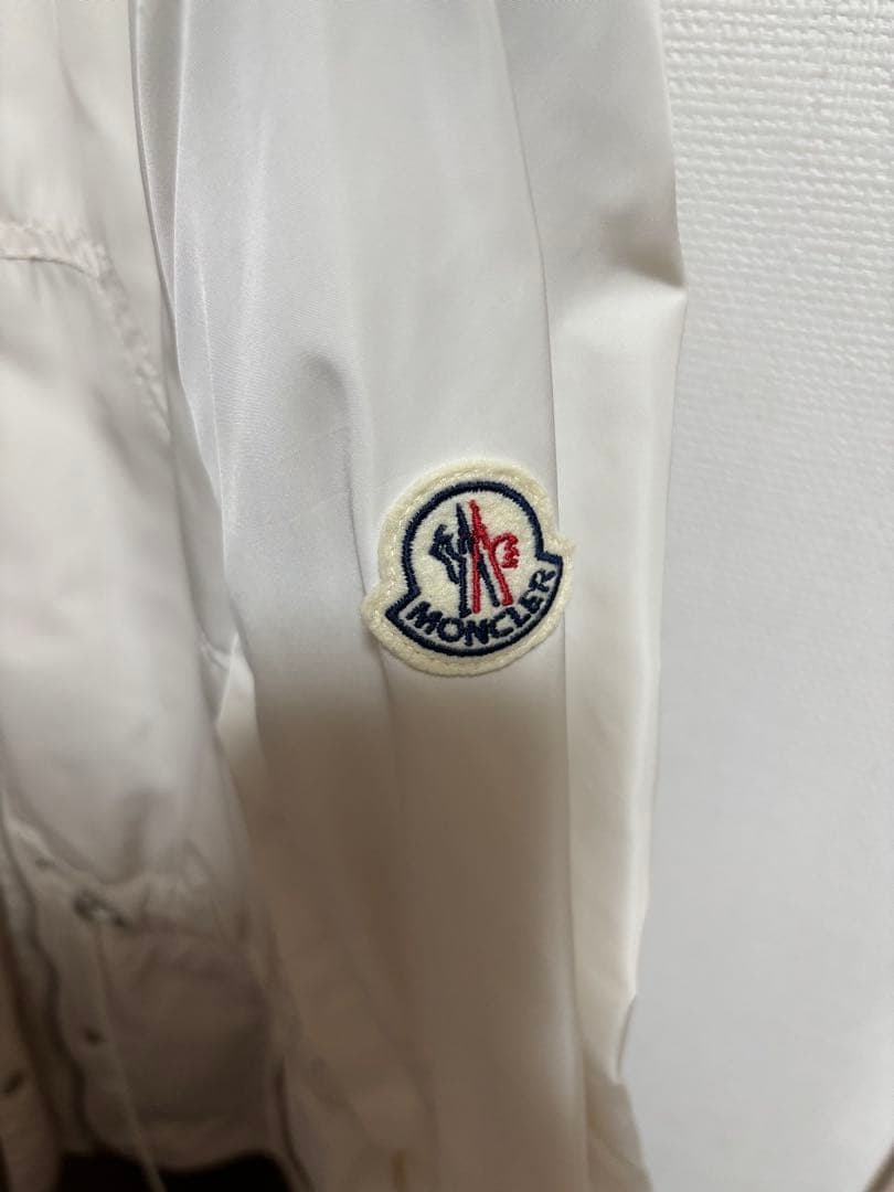 MONCLER フード付きホワイトジャケット