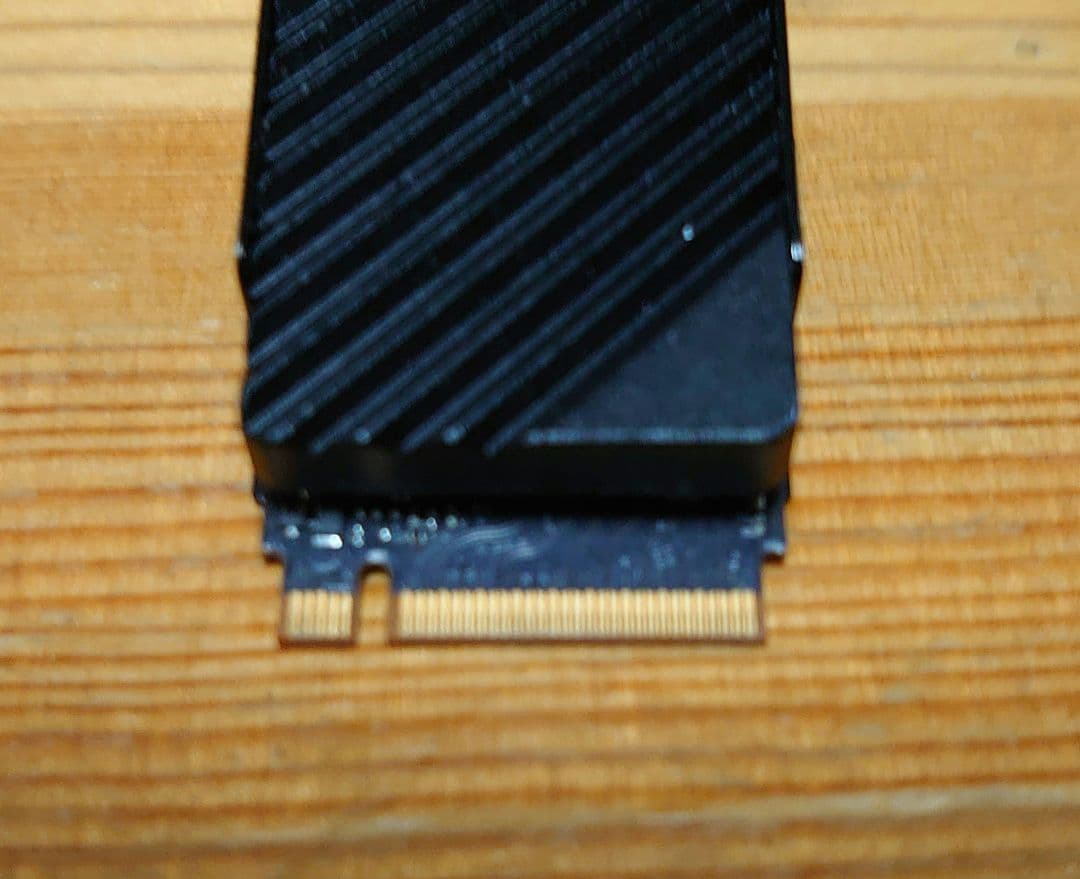 Hanye SSD 4TB M.2 NVMe 2280 ヒートシンク付【中古】