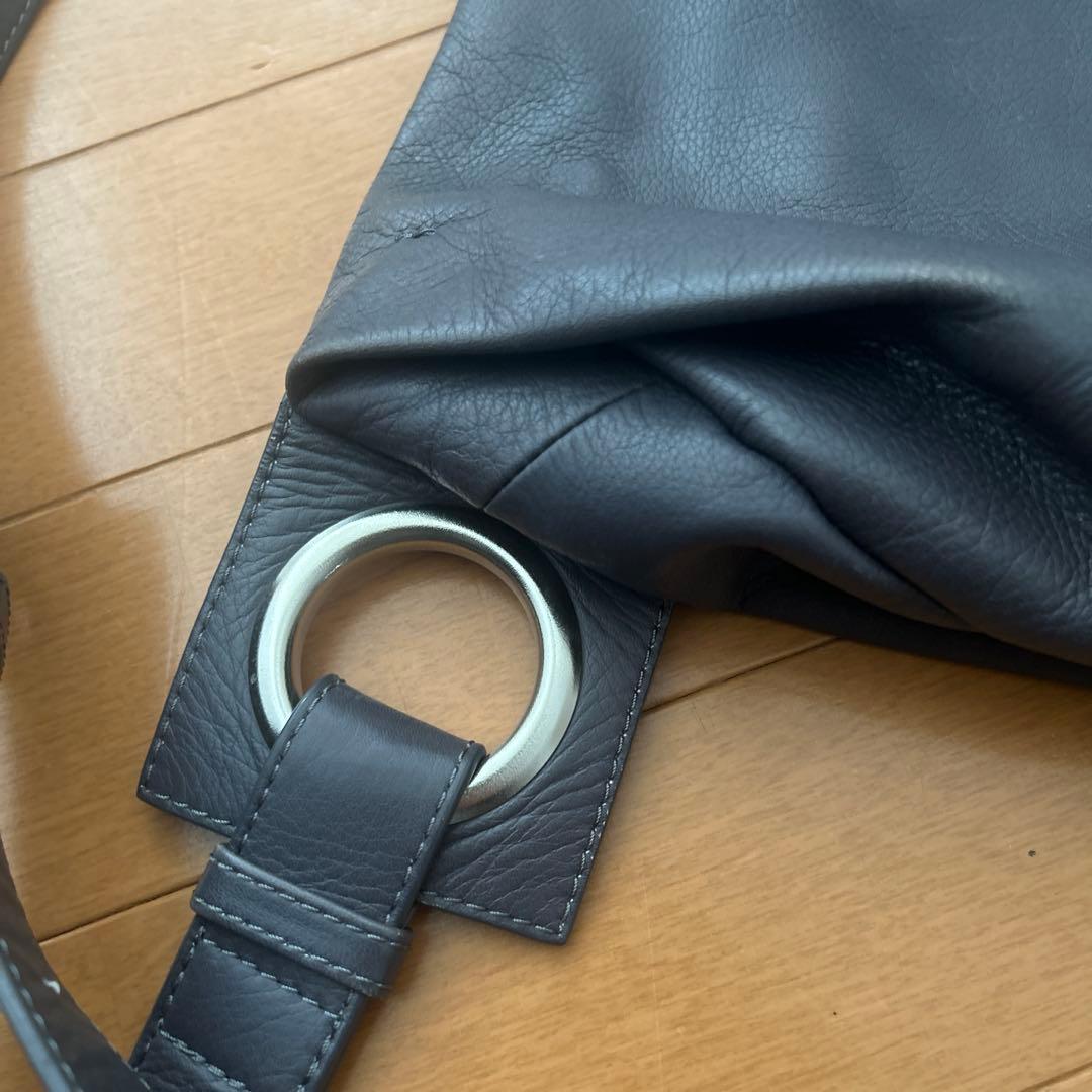 kawa-kawa(カワカワ）本革ボディバッグMサイズ