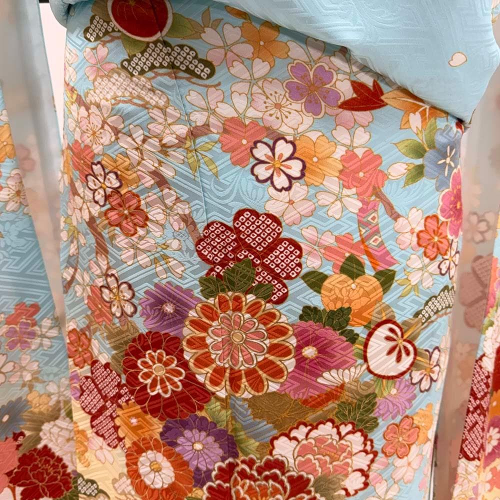 振袖 正絹 　水色　古典花柄　裄68㎝ 　成人式 中古 D-125