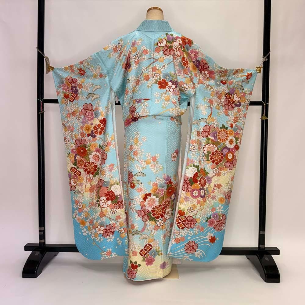 振袖 正絹 　水色　古典花柄　裄68㎝ 　成人式 中古 D-125