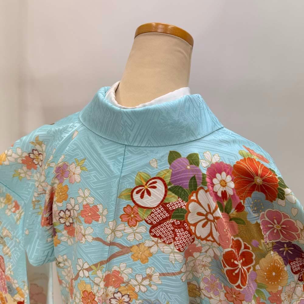 振袖 正絹 　水色　古典花柄　裄68㎝ 　成人式 中古 D-125