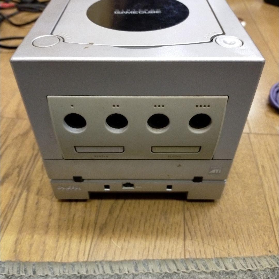 ゲームキューブ本体　シルバー　ゲームボーイプレイーヤー　シルバー